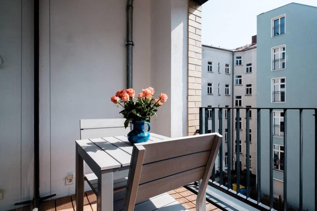 2 Bedroom Mauerpark-Apartment, Berlin Mitte View Calendar Exterior foto